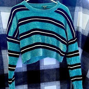 Cropped knitted sweater